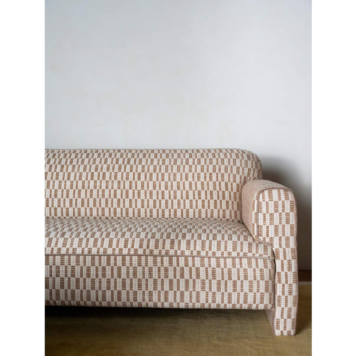 OA-1076-39 Leo Sofa Taupe