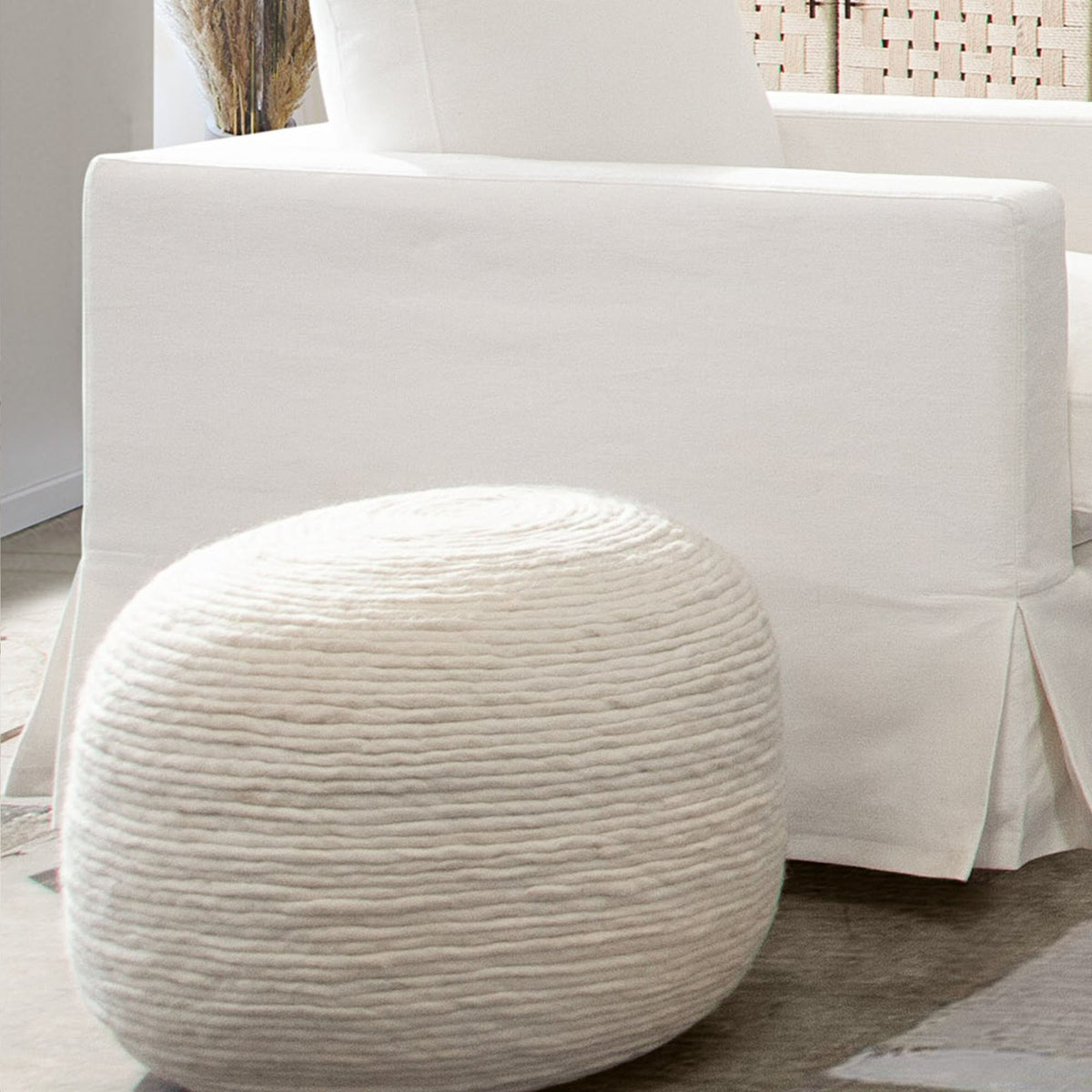 Round Pouf