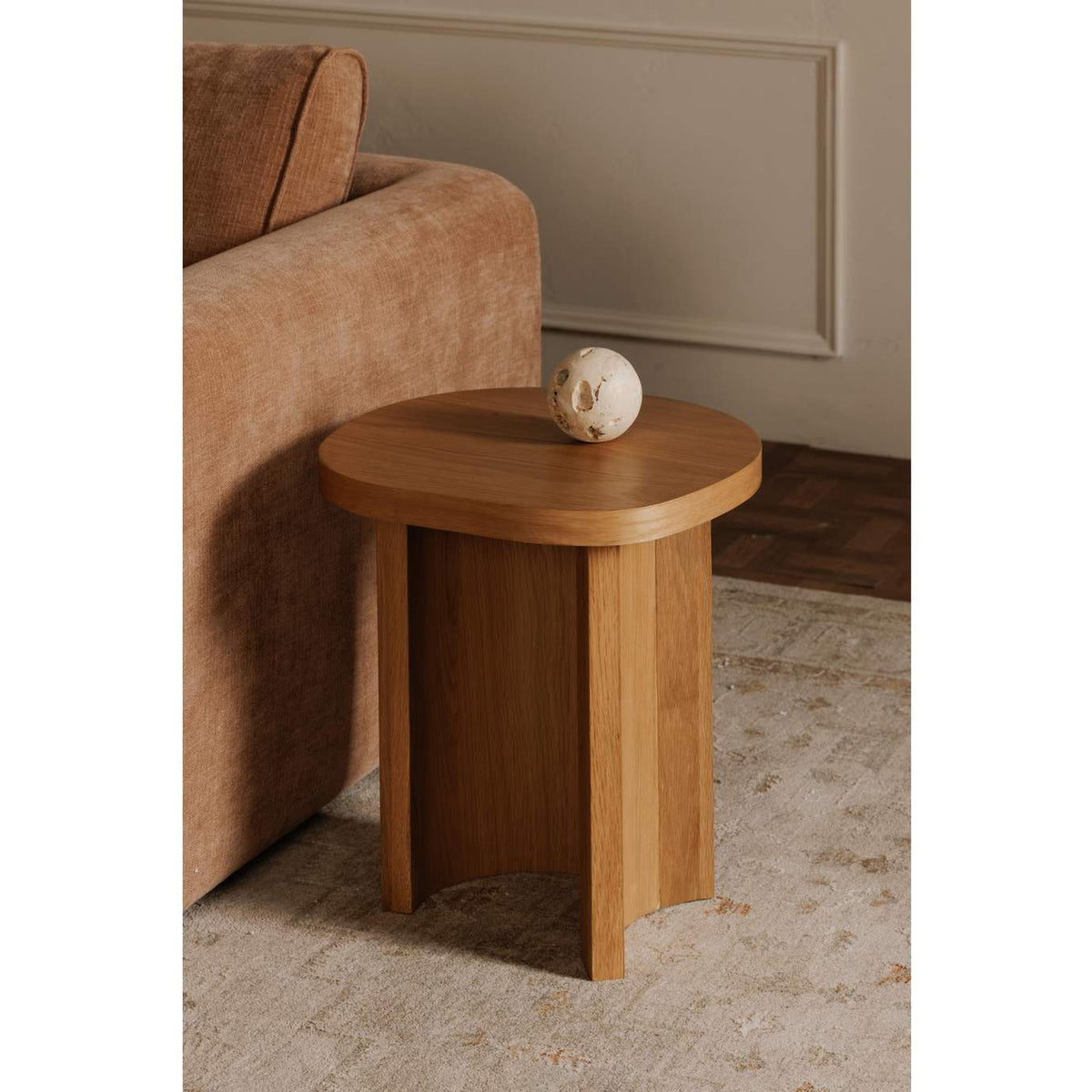 QO-1010-24-0 Louise Accent Table Natural