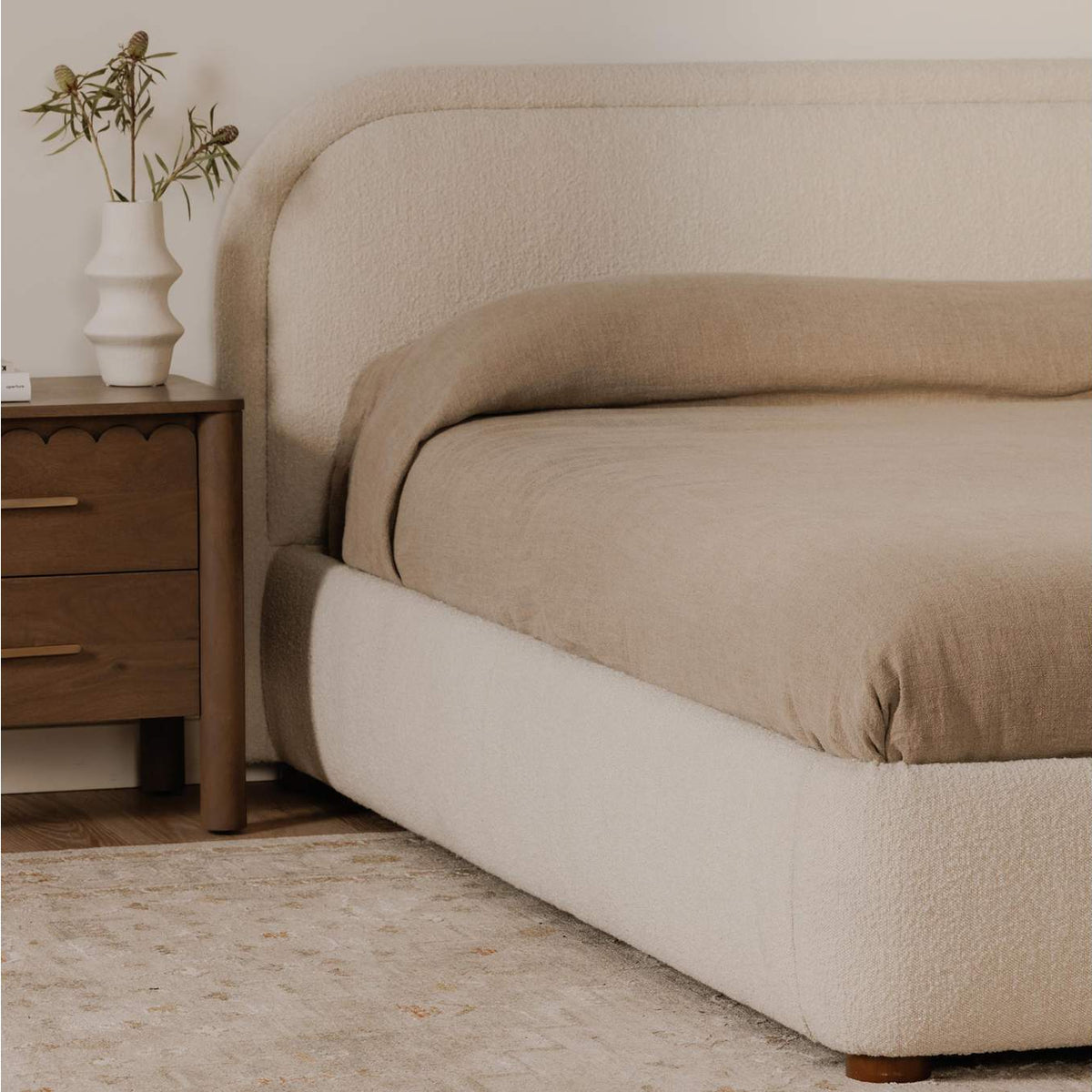 RN-1146-34-0 Colin Queen Bed Oatmeal