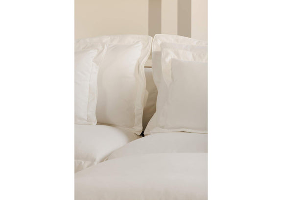 UB-1024-18 Olivia Ottoman White