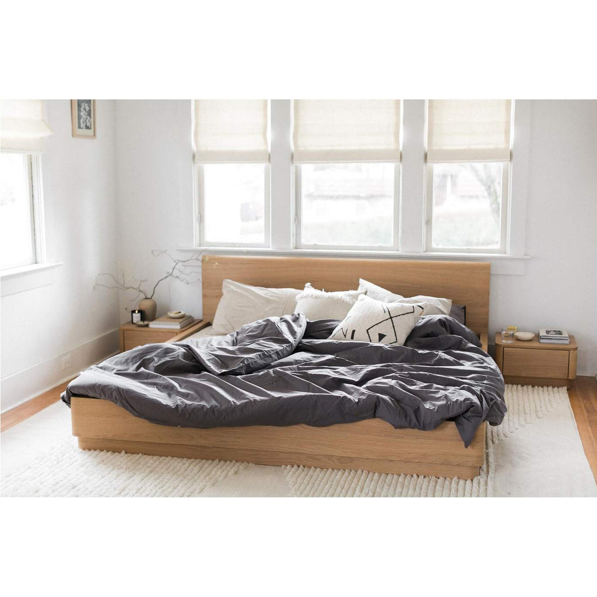 YR-1006-21-0 Round Off King Bed Light Oak Brown