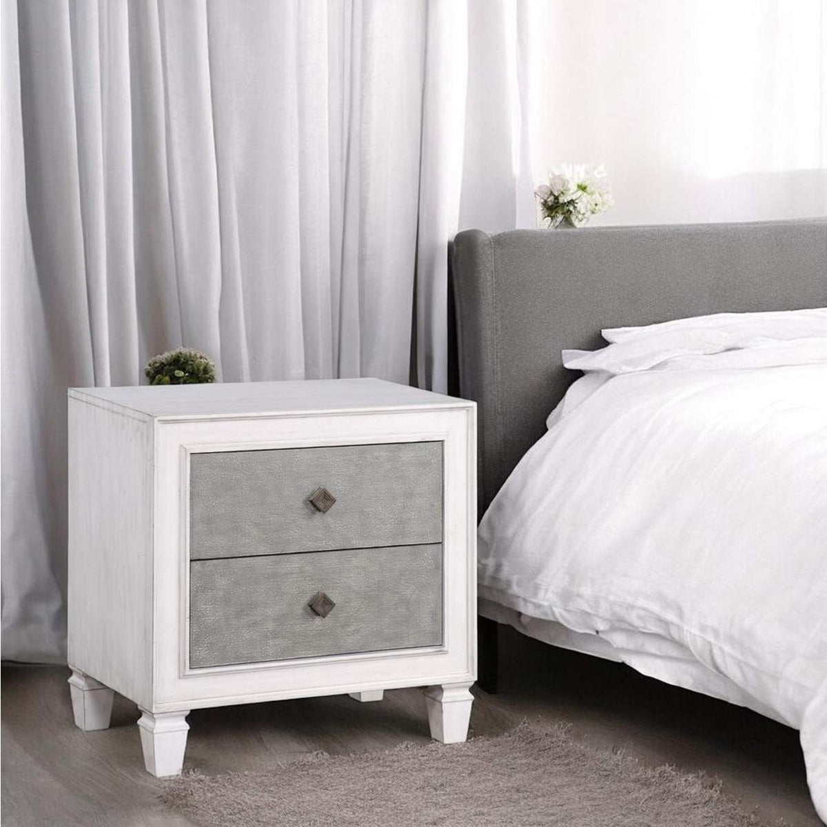 BD00661 Katia Nightstand
