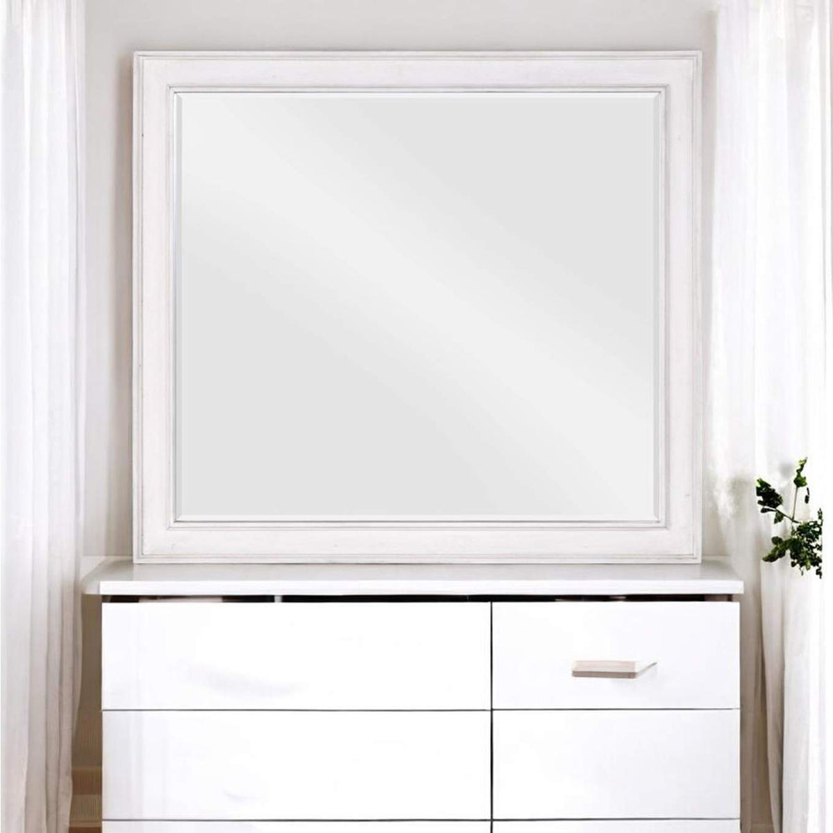 BD00662 Katia Mirror