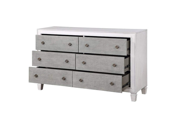 BD00663 Katia Dresser