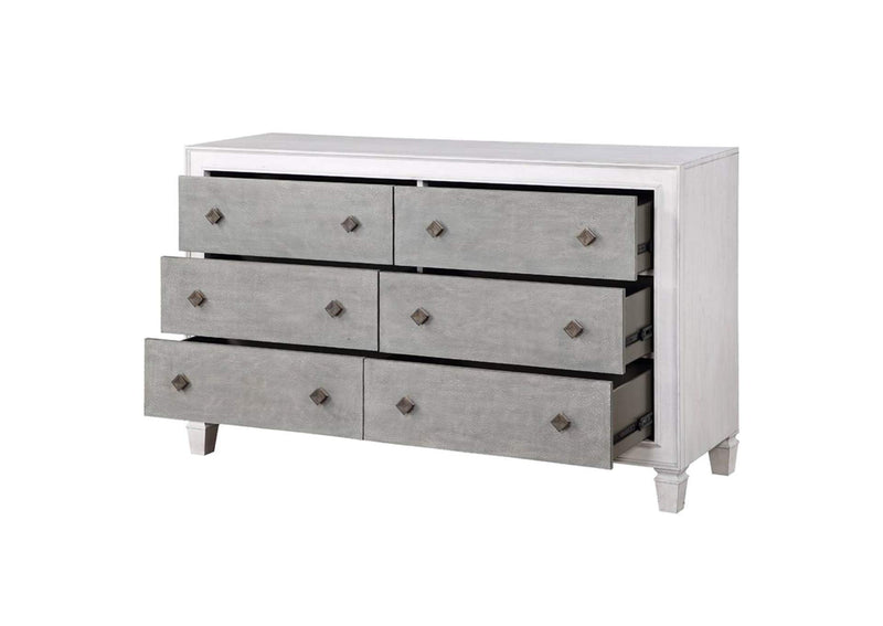 BD00663 Katia Dresser