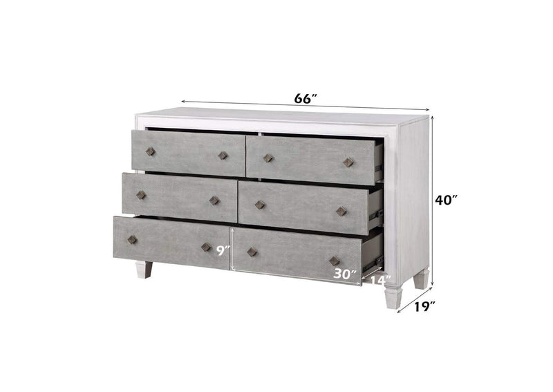 BD00663 Katia Dresser