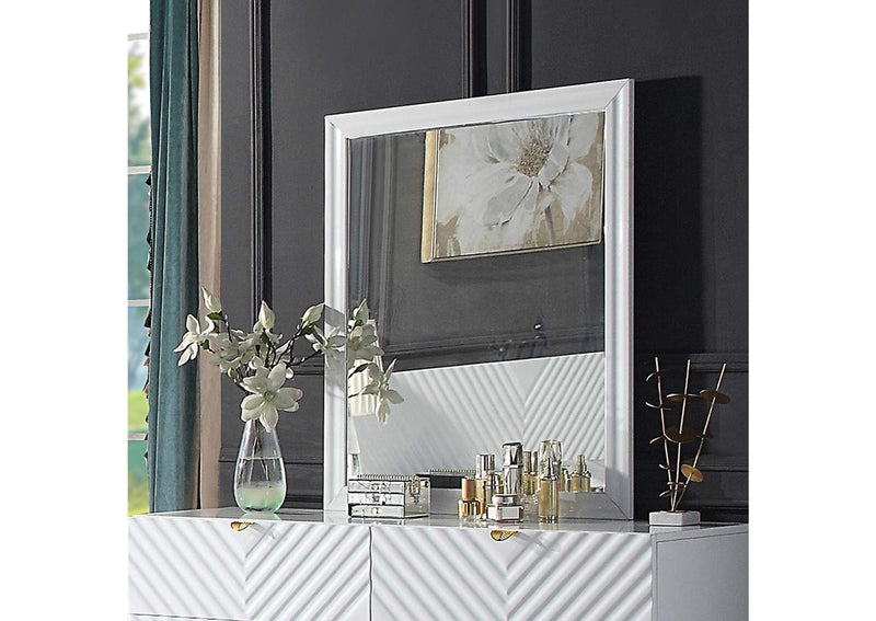 BD01036 Gaines Mirror