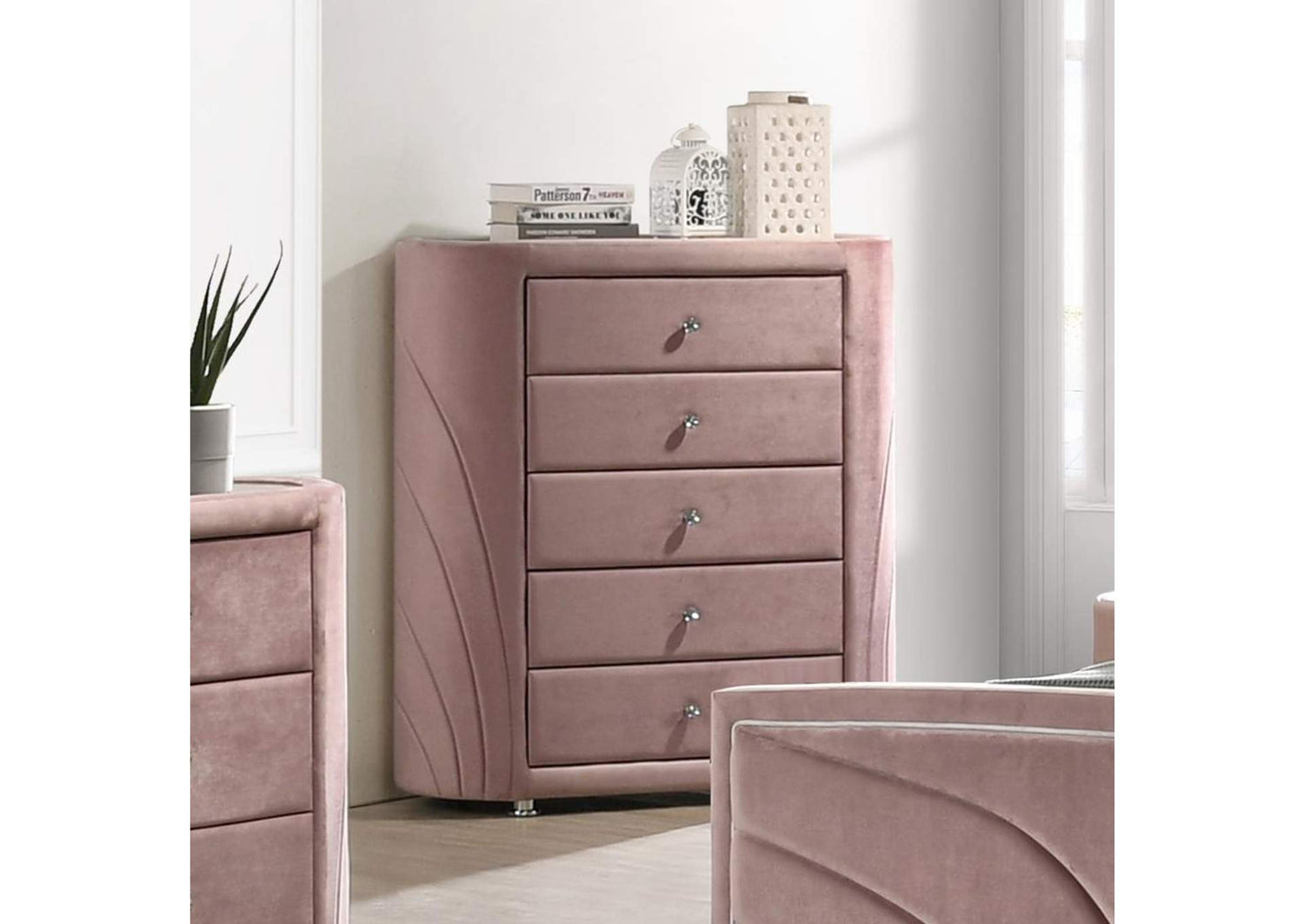 BD01187 Salonia Chest