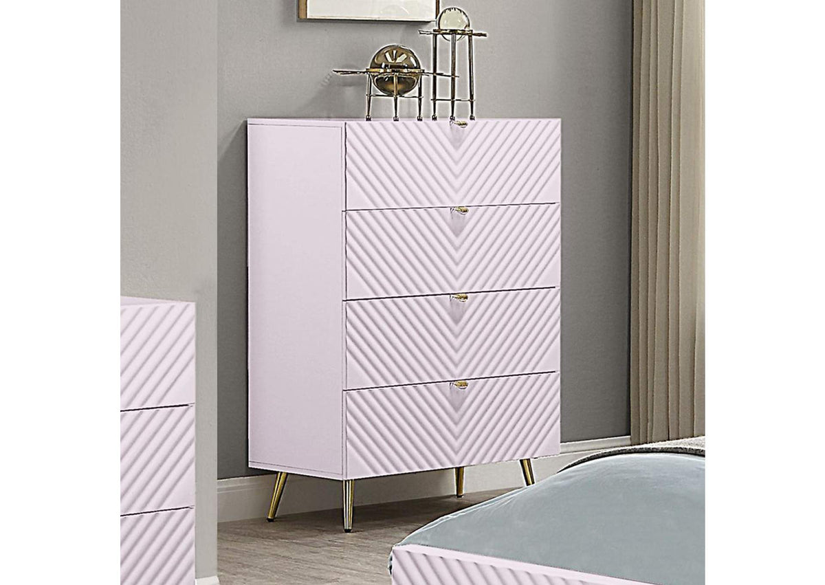 BD02666 Gaines Chest