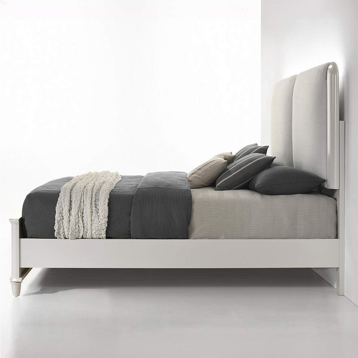 BD03792Q Laveda Queen Bed with Led