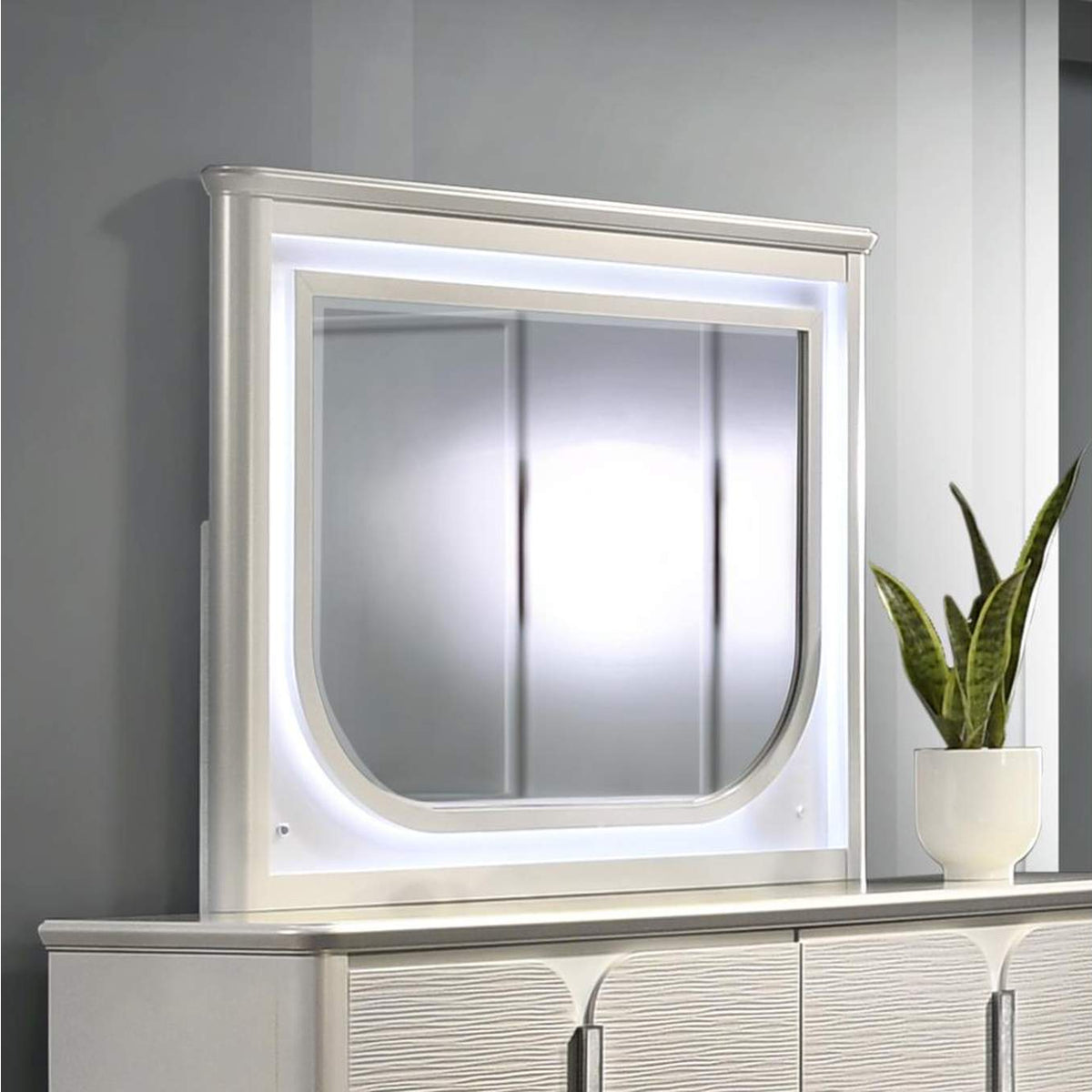 BD03794 Laveda Mirror with Led