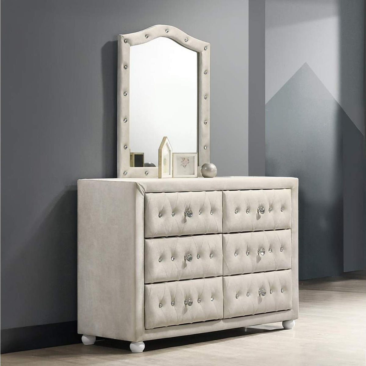BD04504 Reggie Mirror