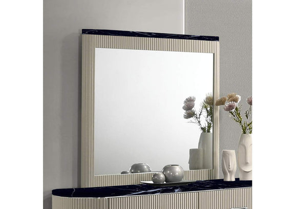 BD04884 Travonte Mirror