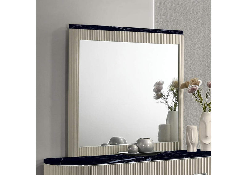 BD04884 Travonte Mirror