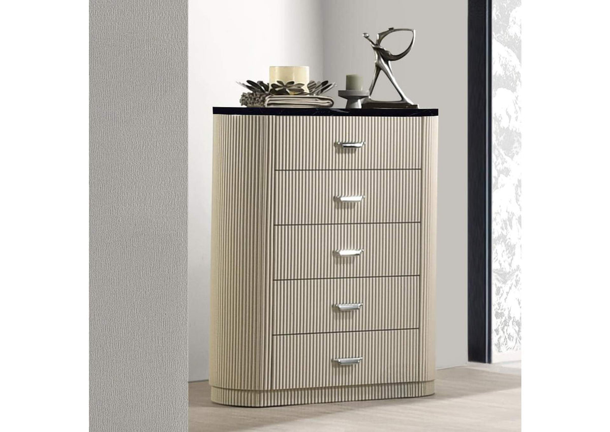 BD04886 Travonte Chest