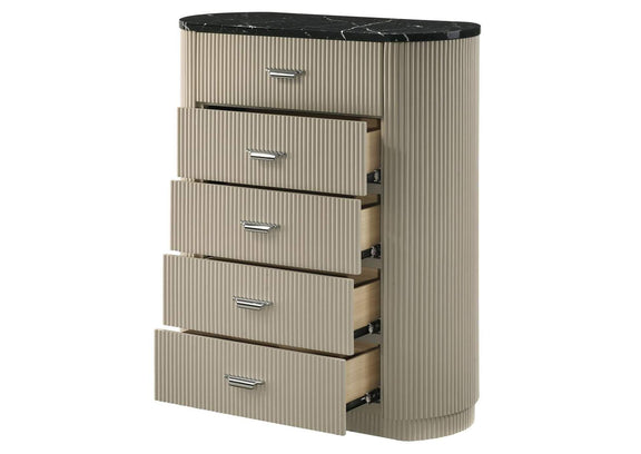 BD04886 Travonte Chest