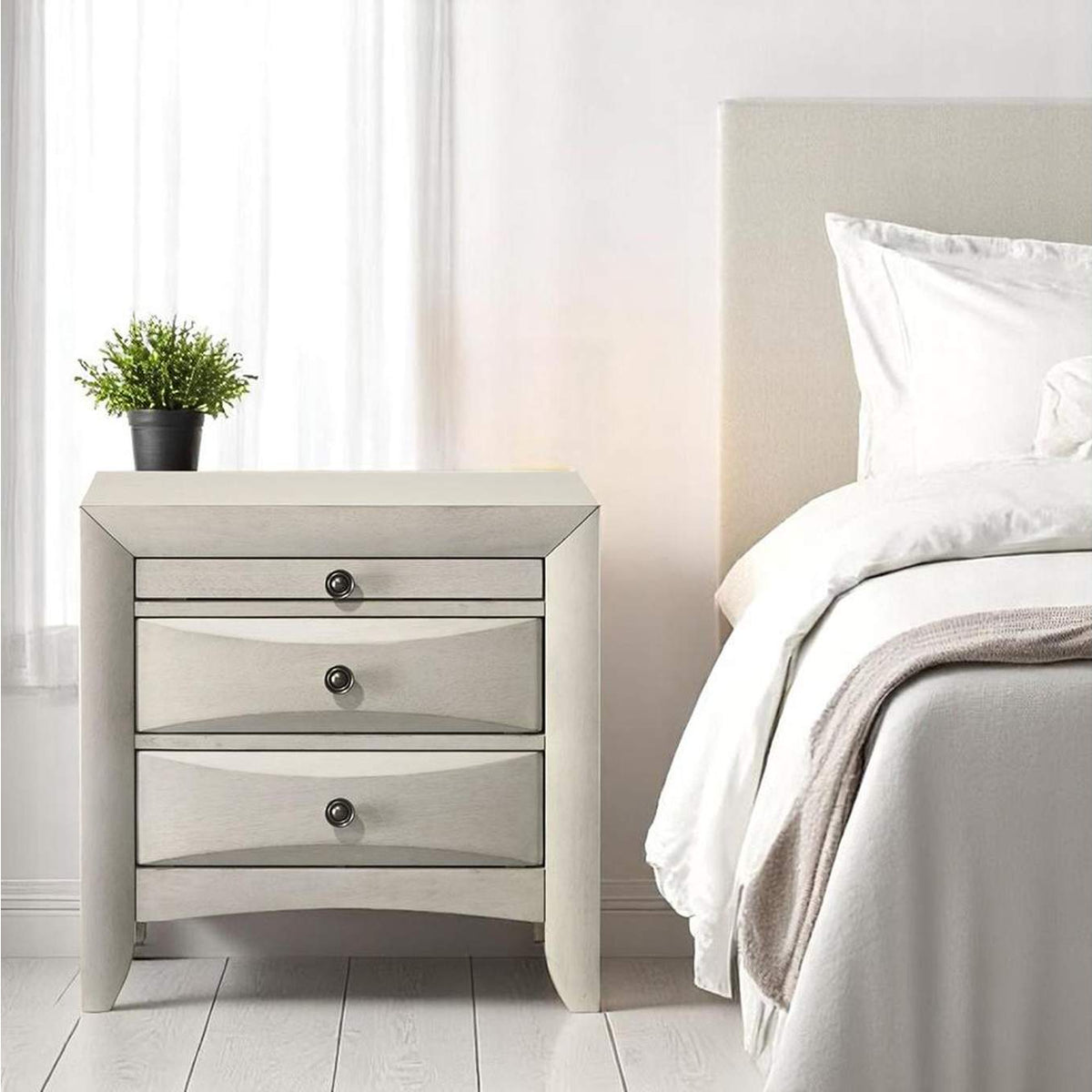 BD05283 Ramondi Nightstand