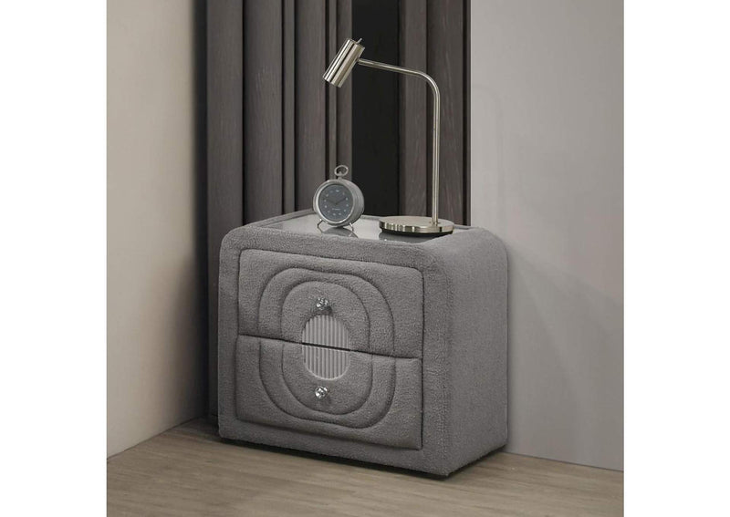 BD05653 Shelyn Nightstand