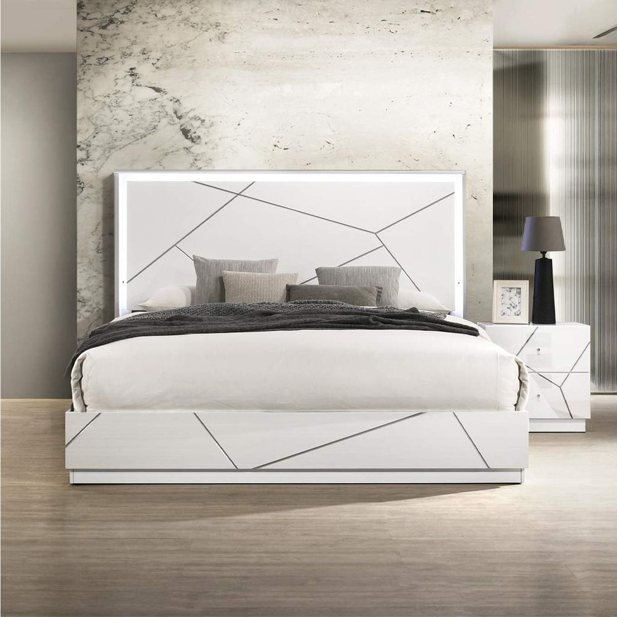 BD05882Q Esther Queen Bed with Led