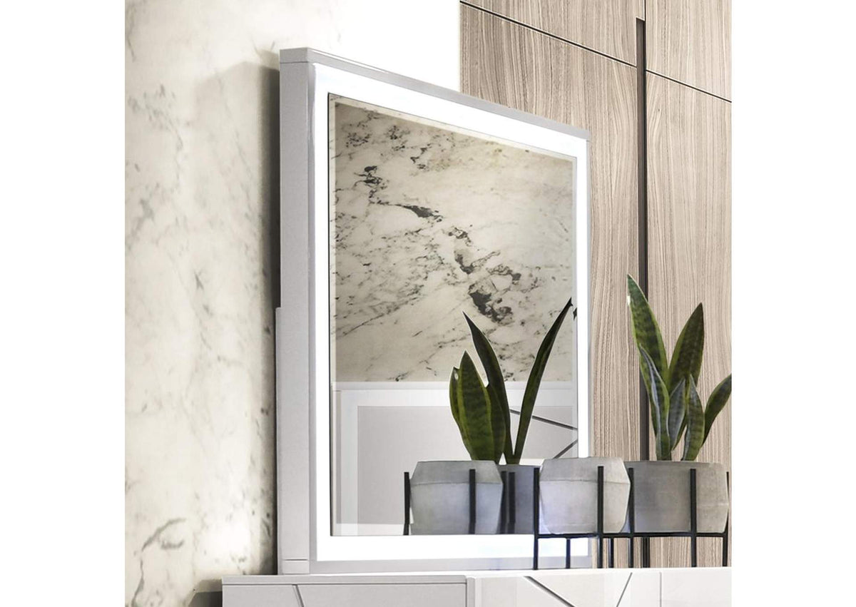 BD05884 Esther Mirror with Led