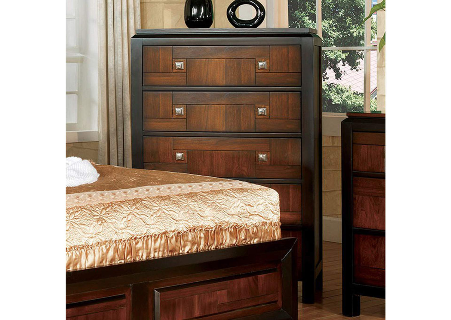 Patra Chest