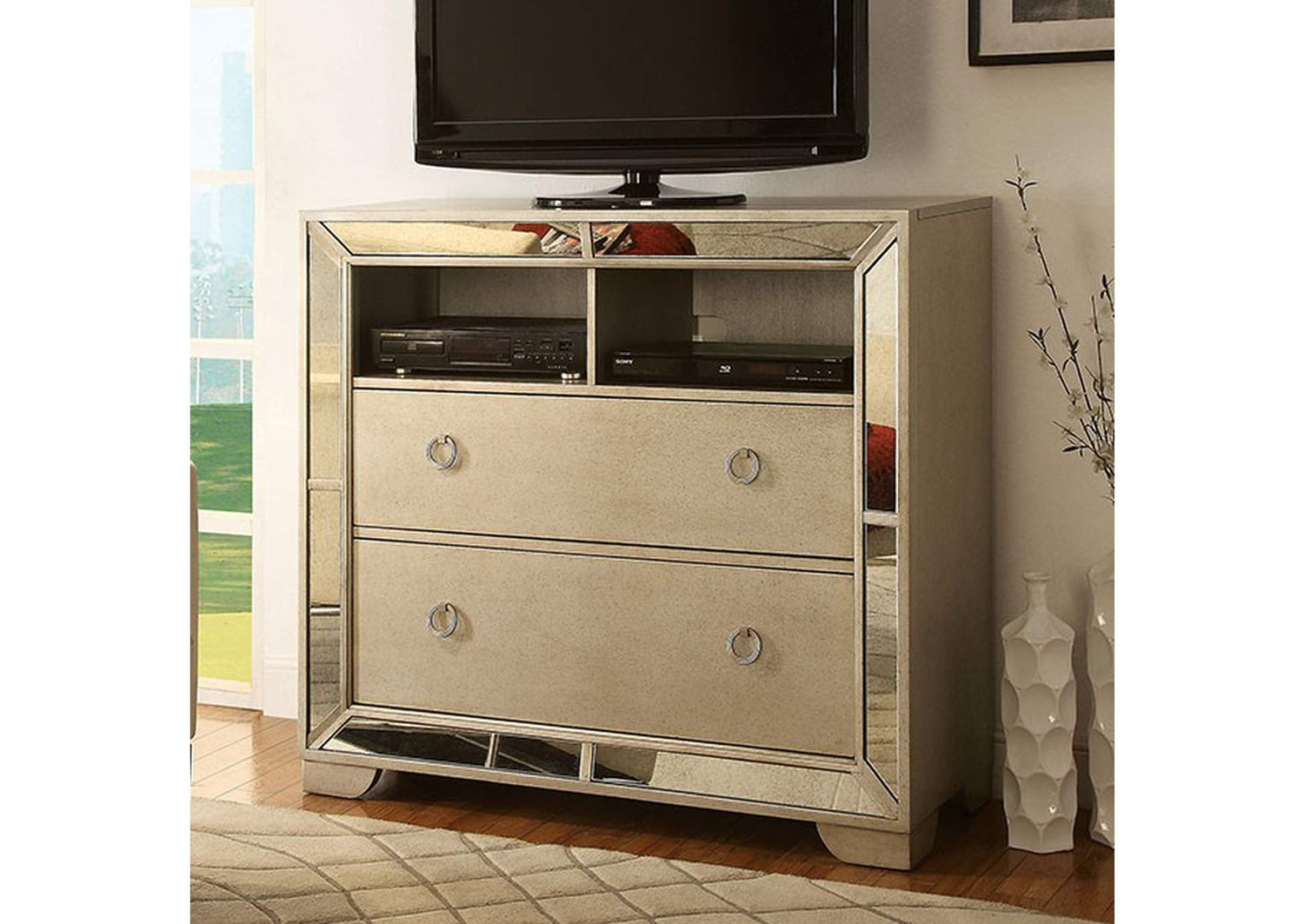 Loraine Media Chest