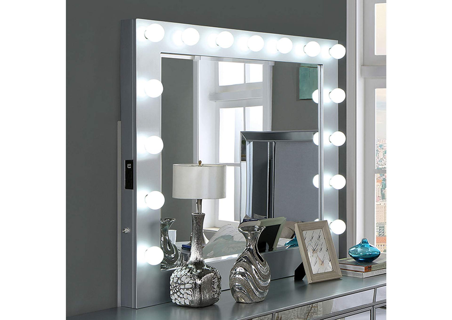 Belladonna Mirror