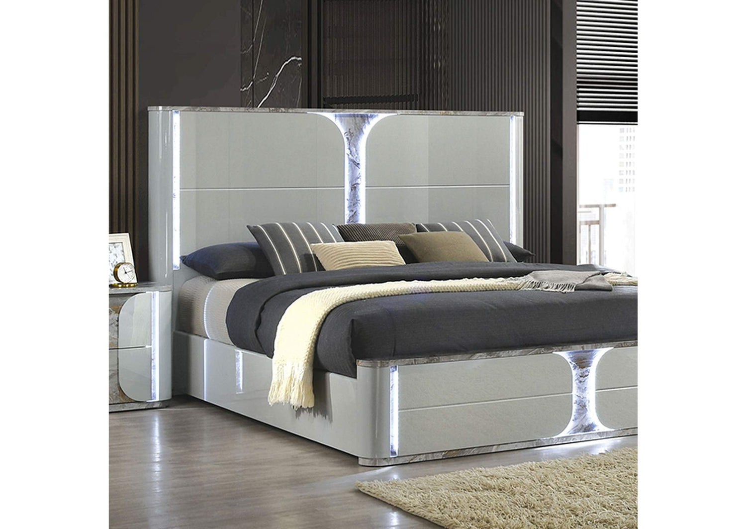 Cleburne E.King Bed