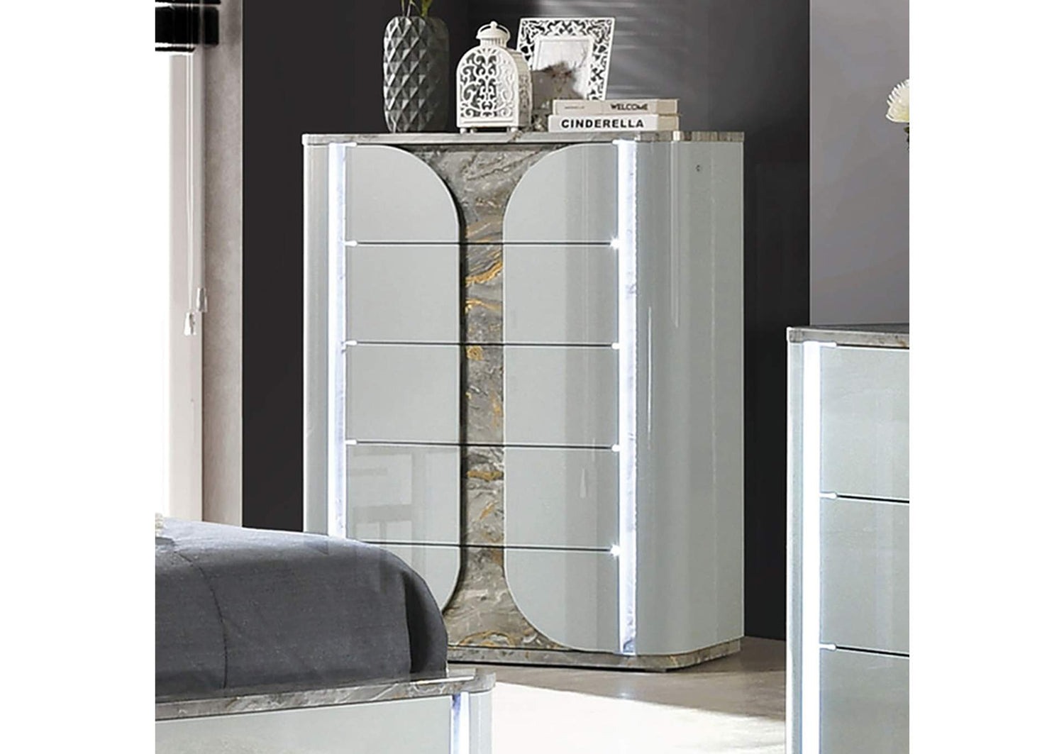 Cleburne Chest