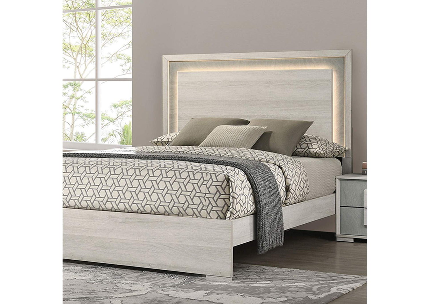 Lincolt Queen Bed