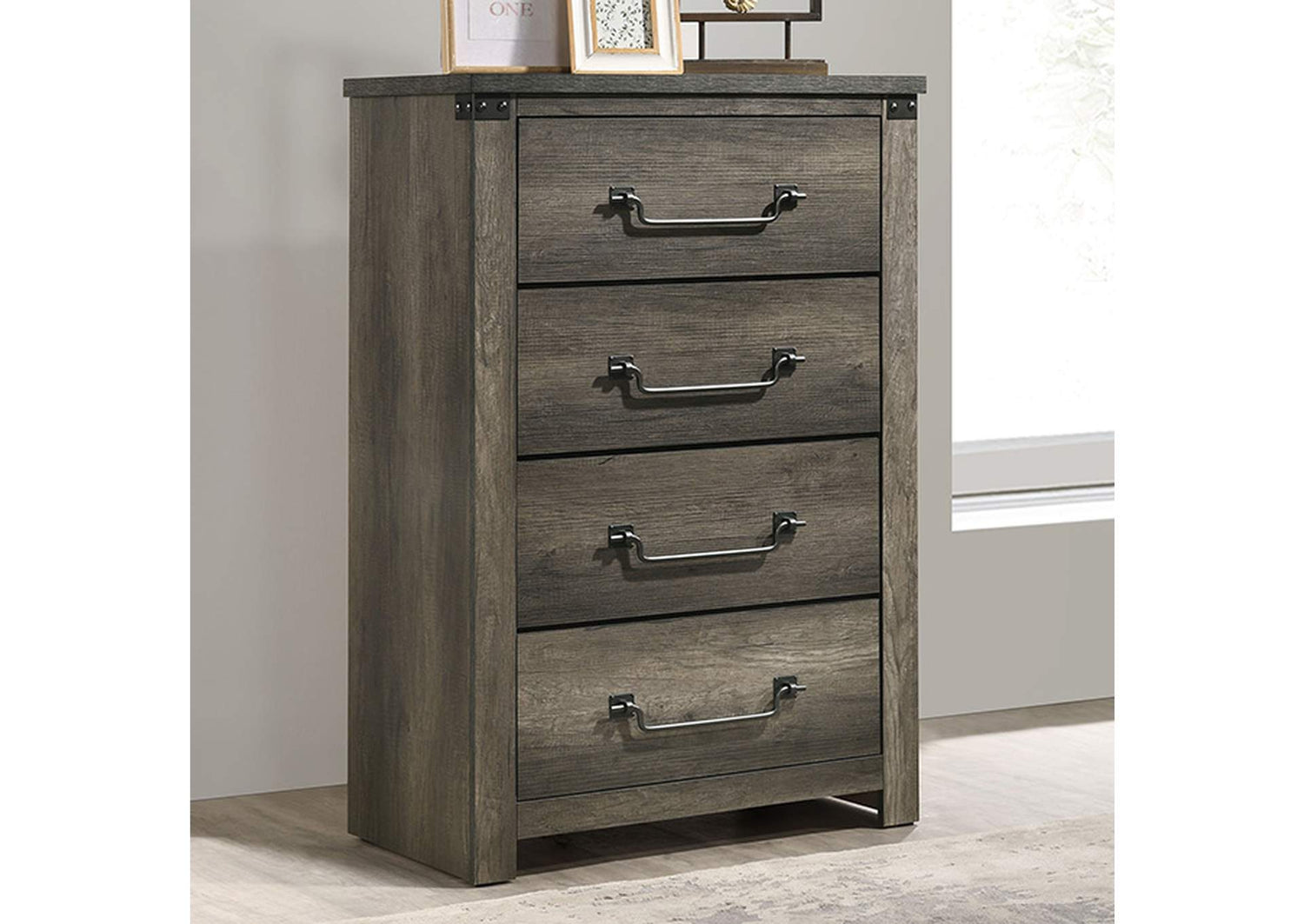 Britonale Chest
