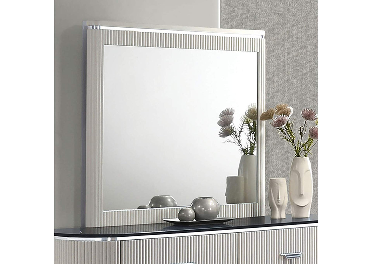 Aldgate Mirror