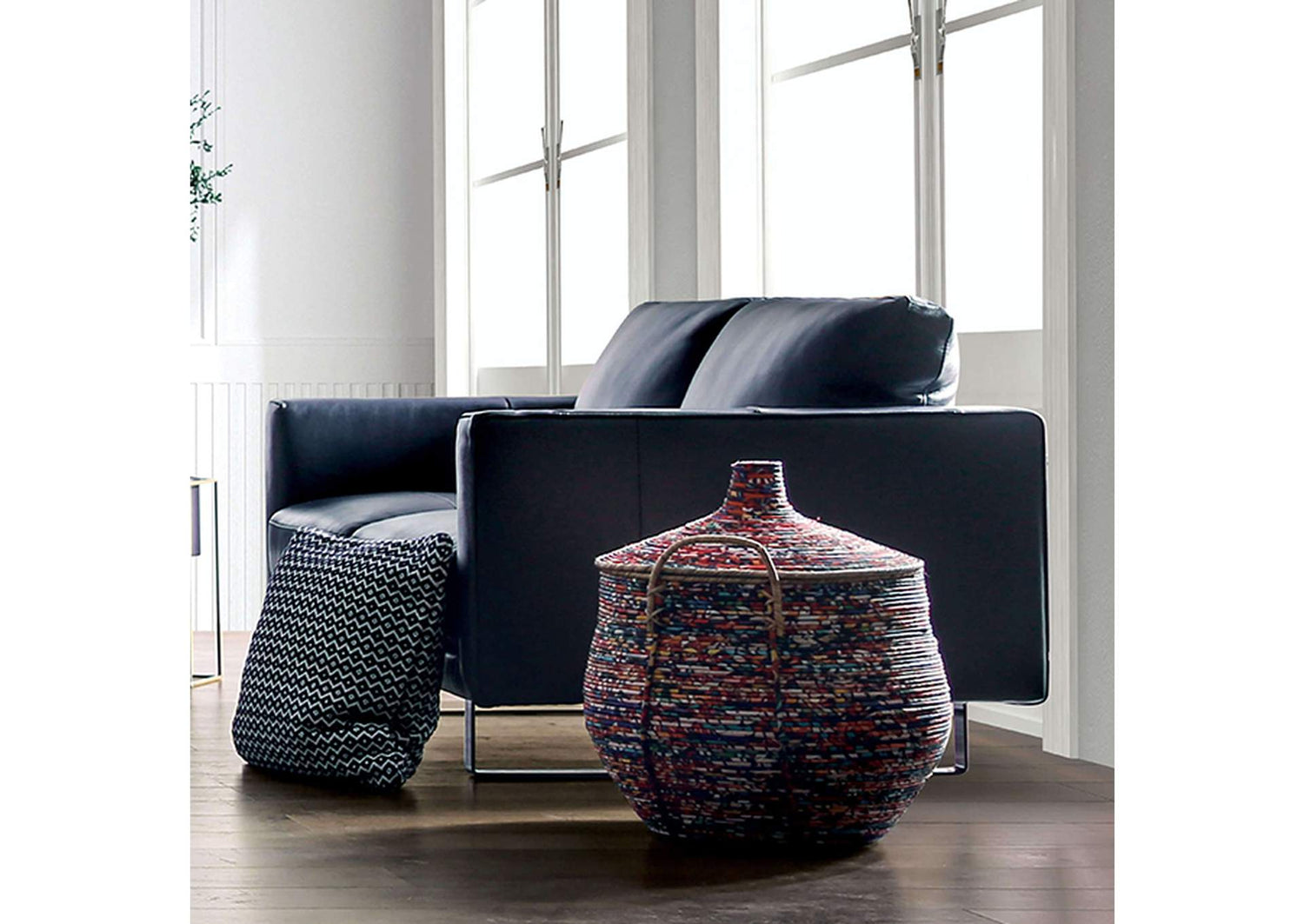 Mezzanotte Loveseat
