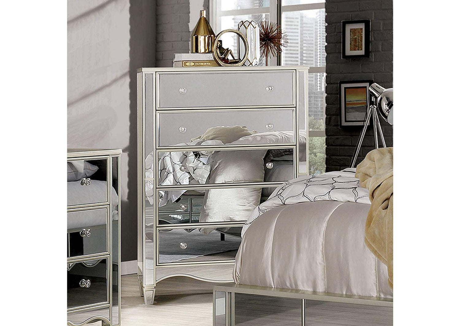 Eliora Chest