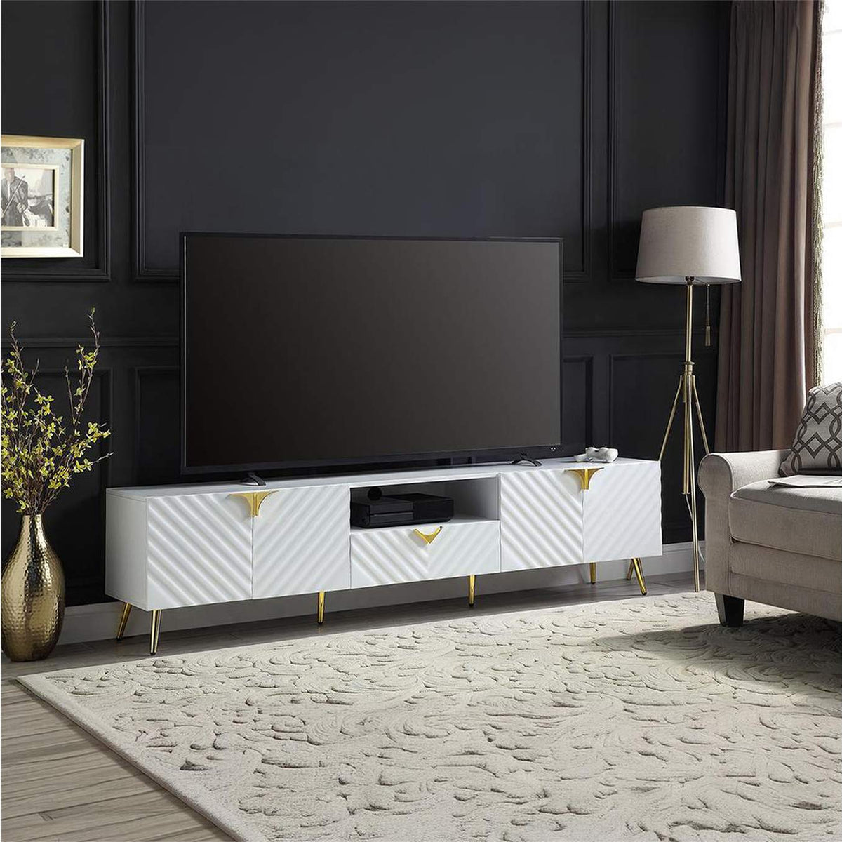 LV01138 Gaines TV Stand