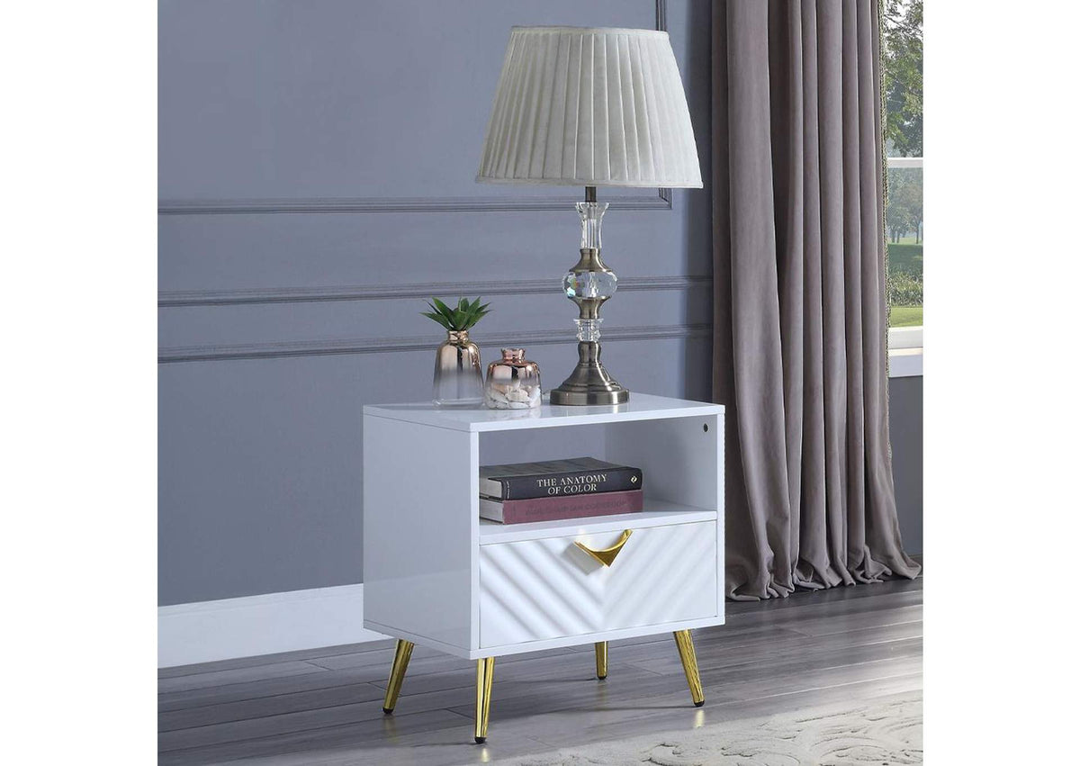 LV01140 Gaines End Table