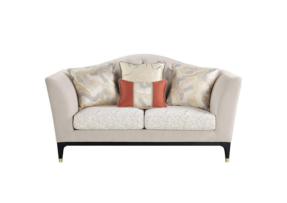 LV01156 Tayden Loveseat with 4 Pillows