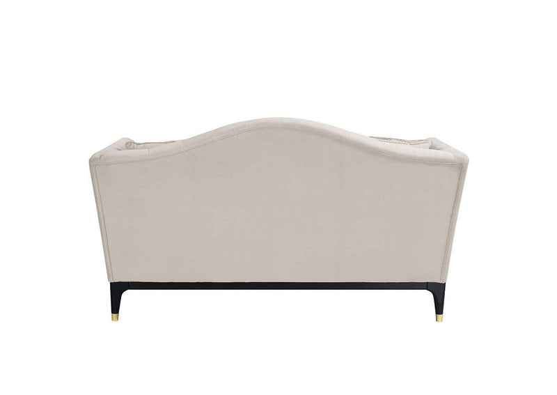 LV01156 Tayden Loveseat with 4 Pillows