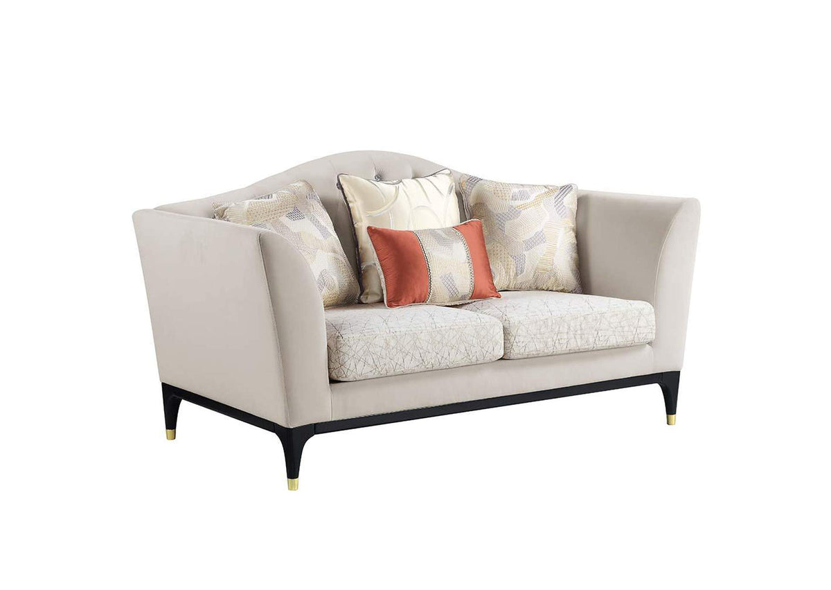 LV01156 Tayden Loveseat with 4 Pillows