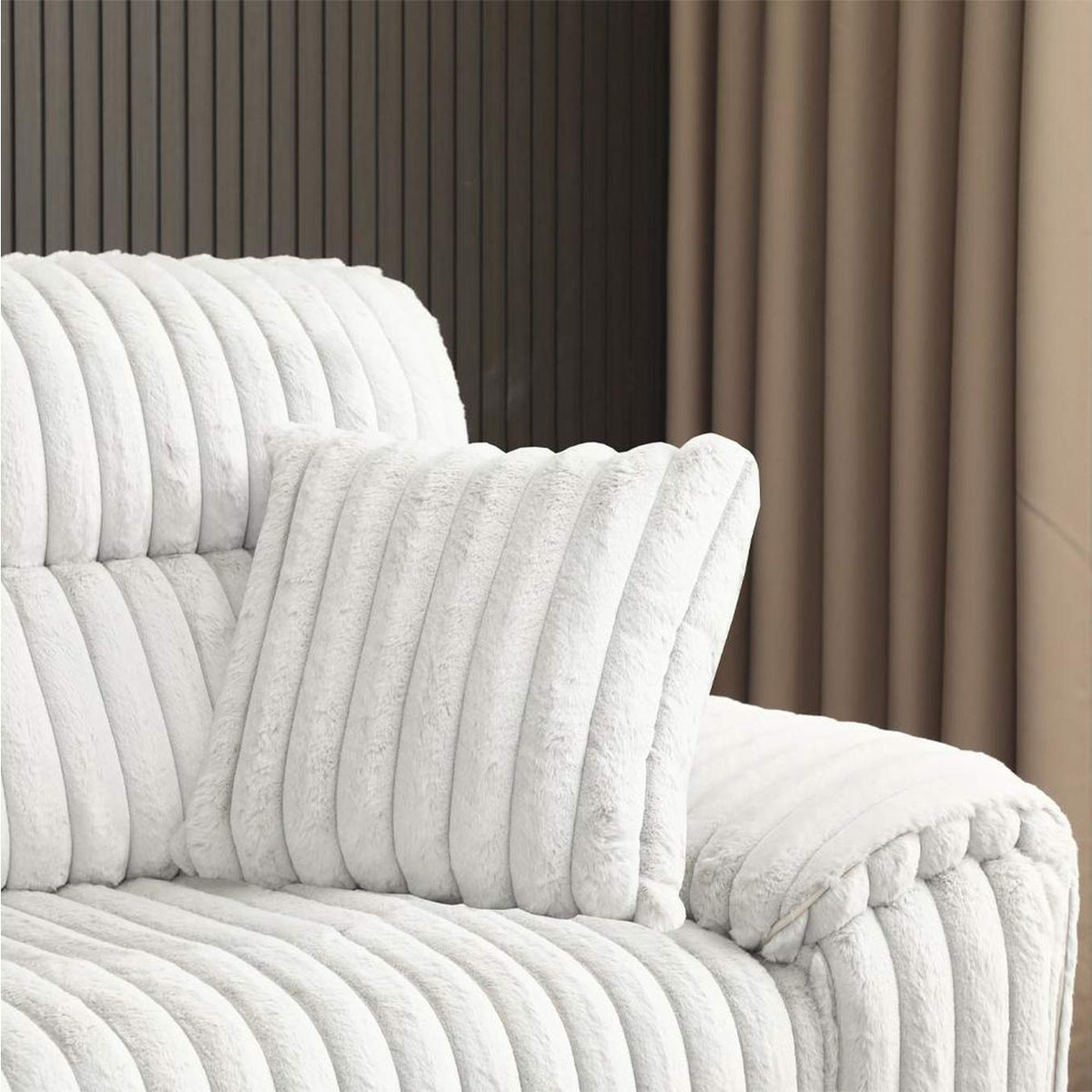 LV04660 Jaya Power Motion Sofa with Sleeper and USB Port